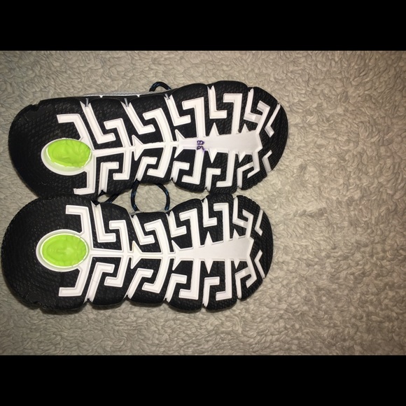 Versace - Picture 12 of 16